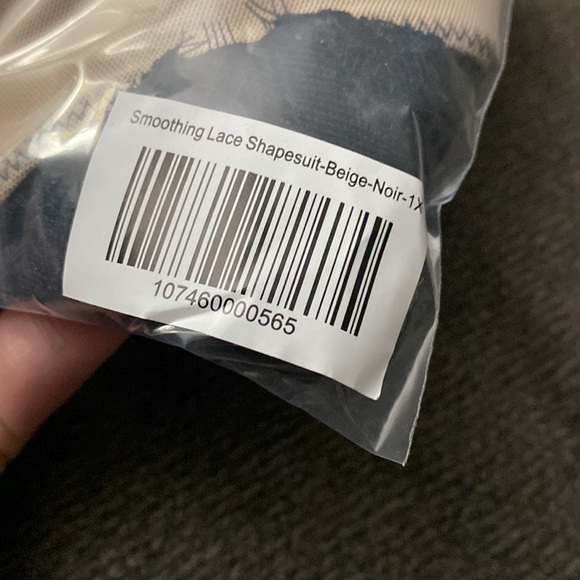 Pinsy Smoothing Lace Shapewear Bodysuit 1X NWT BEIGE NOIR - Picture 4 of 4